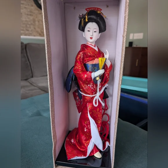 Vintage 1970s 1980s Japanese Red Geisha Doll Figurine In Traditional Attire - Picture 1 of 9
